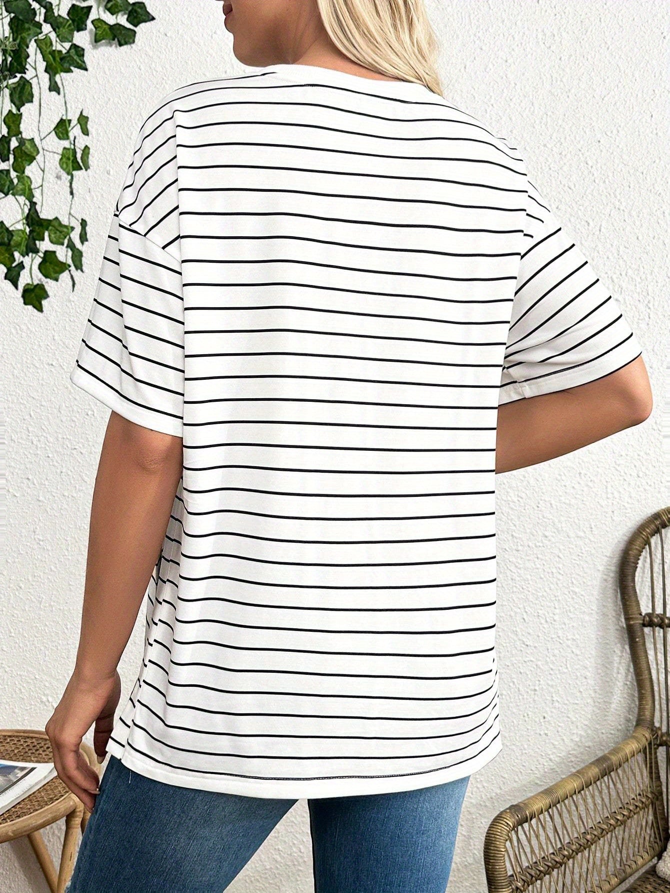 Women's Casual White Maternity T-Shirt - Short Sleeve Sporty Pregnancy Shirt for Summer